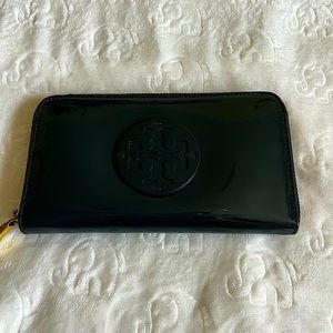 Tory burch continental wallet
